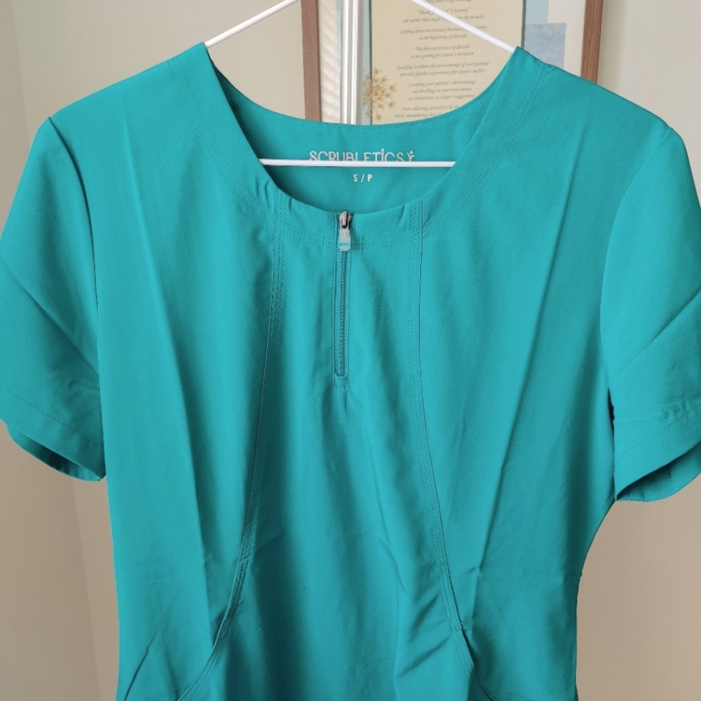 Scrub top